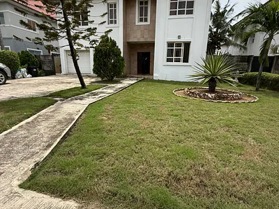 A Well Luxurious 5 Bedrooms Detached Duplex with 2 Rooms BQ