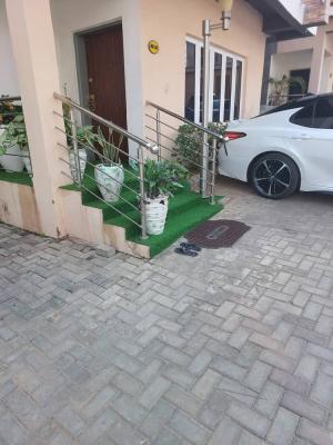 Distress 4 Bedroom Terrace Duplex  +bq  in a Nice Place, Guzape, Guzape District, Abuja, Terraced Duplex for Sale