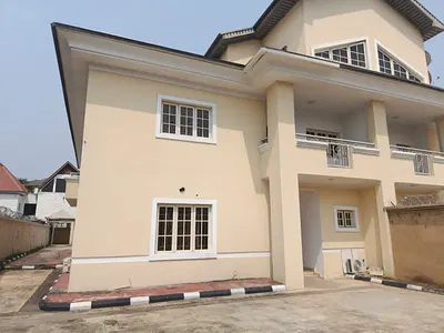 7 Bedroom Semi Detached House for Both Commercial and Residential