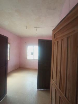 Well Maintained 3 Bedroom Apartment / Apartment. It Comes with 2 Toile, L & K Bus Stop, Oworonshoki, Kosofe, Lagos, Flat / Apartment for Rent