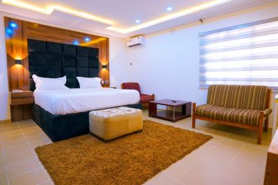 18 Rooms Hotel - 2 Rooms Offices in Garki ,area 10, Area 10, Garki, Abuja, Hotel / Guest House for Sale