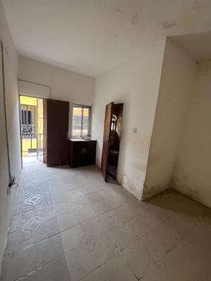 Big Spacious Bq, Off Admiralty, Lekki Phase 1, Lekki, Lagos, Self Contain (single Rooms) for Rent