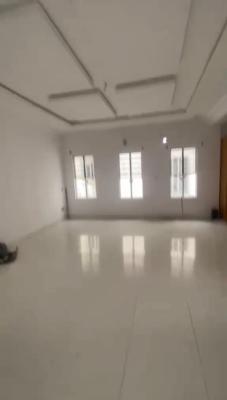 Extremely Spacious Master Bedroom, Oral Estate Eleganza Lekki, Lekki, Lagos, Flat / Apartment for Rent