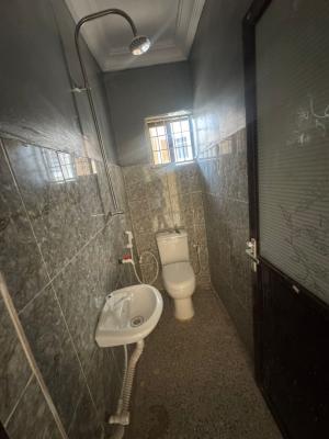 Room and Parlour, Kolapo Ishola Gra, Ibadan, Oyo, Flat / Apartment for Rent
