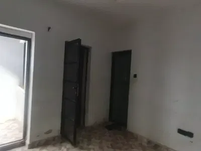 Single Room Self Contained with Pop in a Gated State
