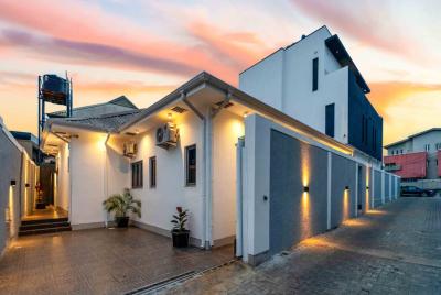 4br Flat, Phase2, Magodo, Lagos, Flat / Apartment for Sale