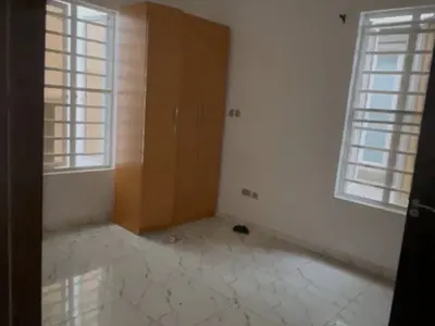 Spacious Semi-Master's Room Upstairs Room Available