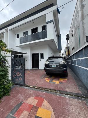 4 𝐁𝐄𝐃𝐑𝐎𝐎𝐌 𝐒𝐄𝐌𝐈 𝐃𝐄𝐓𝐀𝐂𝐇𝐄𝐃 𝐃𝐔𝐏𝐋𝐄𝐗, Orchid, Lekki, Lekki Phase 2, Lekki, Lagos, Semi-detached Duplex for Rent