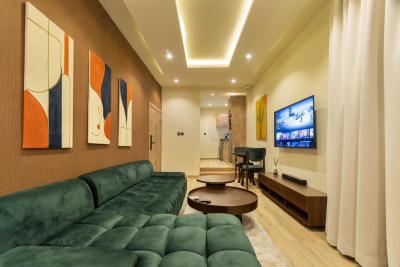 Luxury and Cosy One Bedroom Apartment with Housekeeping and Wifi, Refrigerator,snart Cooker ,fitted Kitchen, Lekki Phase 1, Lekki, Lagos, Flat / Apartment Short Let