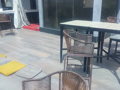5 Bedroom Detached House with Ample Parking, Good for Restaurant