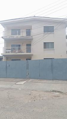 a Well Maintained 3bdrm Flat Upstairs with 3 Toilets  & 3 Bathroom, Maryland Mende Lagos, Mende, Maryland, Lagos, Flat / Apartment for Sale