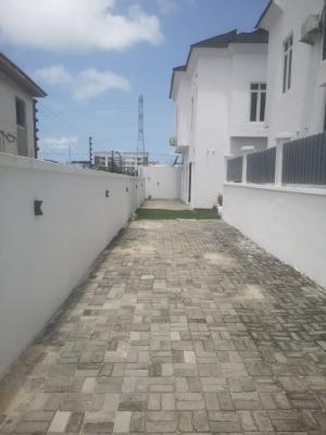 Standard 3 Bedroom Apartment in a Secure Estate, Lekki Phase1, Lekki, Lagos, Flat / Apartment for Rent