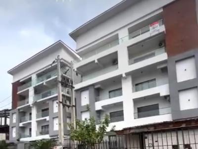 Serviced with 24/7 Power Supply 2 Bedroom En-suite Flat with an Enclos, Lekki Phase 1, Lekki, Lagos, Flat / Apartment for Rent