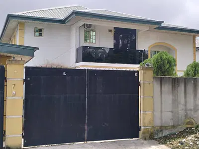 Land Measuring 863M2