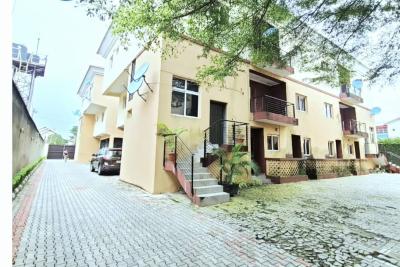 Well Maintained 2 Bedroom Apartment, Lekki Phase 1, Lekki, Lagos, Flat / Apartment for Rent