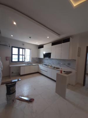 Serviced with 24/7 Power Supply 2 Bedroom En-suite Flat with an Enclos, Lekki Phase 1, Lekki, Lagos, Flat / Apartment for Rent