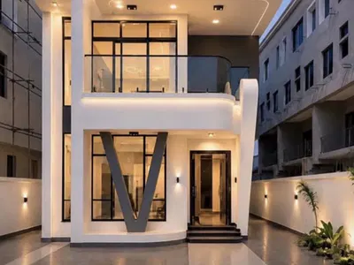 5 Bedroom Fully Detached Duplex with 2rooms BQ with Big Compound