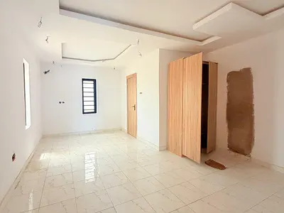 2 Bedrooms Flat at Alakuko