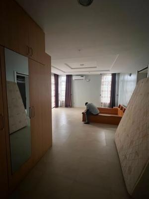 Fully Serviced & Semi-furnished 3 Bedroom, Lekki Phase 1, Lekki, Lagos, Flat / Apartment for Rent