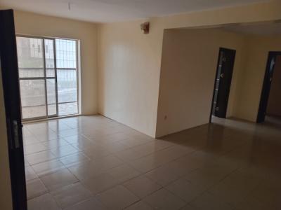 Spacious 3 Bedroom Apartment, Yaba, Lagos, Flat / Apartment for Rent