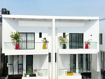 Ultra Modern Contemporary 4 Bedroom Semi-Detached in a Well Planned Estate