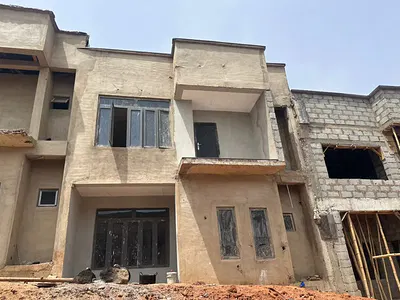 4 Bedrooms Terraced Duplex