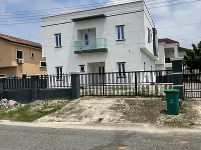 Newly Built 5 Bedroom Detached Duplex
