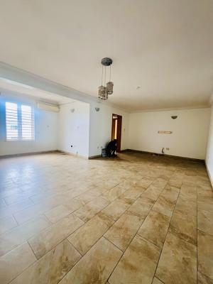 Well Maintained 3 Bedrooms Apartment with Pool and Bq, Lekki Phase 1, Lekki, Lagos, Flat / Apartment for Rent