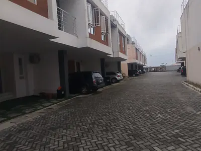 4 Bedroom Semi Detached House with BQ