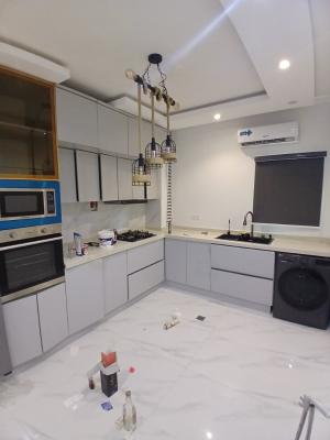 Recently Vacated 2 Bedroom En-suite Flat, Lekki Phase 1, Lekki, Lagos, Flat / Apartment for Rent