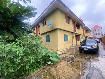 Well Maintained 4 Units of 3 Bedroom Apartments with 2 Shops