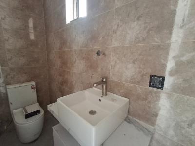 2 Bedroom Flat with Bq, Lekki Phase 1, Lekki, Lagos, Flat / Apartment for Sale