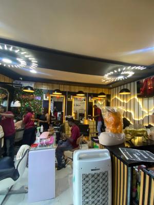 Fully Equipped and Functioning Salon, Off Badore Road, Ajah, Ajah, Lagos, Shop for Sale
