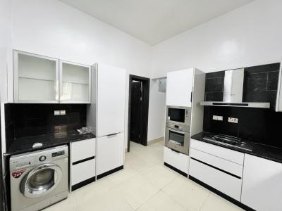 Semi-furnished & Serviced 3-bedroom Apartment, Lekki Phase 1, Lekki, Lagos, Flat / Apartment for Rent