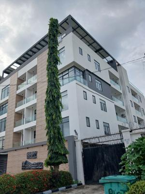 New and Serviced with 24/7 Power Supply 3 Bedroom En-suite Flat with a, Lekki Phase 1, Lekki, Lagos, Flat / Apartment for Sale