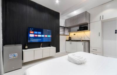 Luxury 1-bedroom Apartment with Premium Features, Admiralty, Lekki Phase 1, Lekki, Lagos, Flat / Apartment Short Let