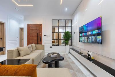Impeccably Furnished 2-bedroom Apartment with High-end Finishes, Ologolo, Lekki, Lagos, Flat / Apartment Short Let
