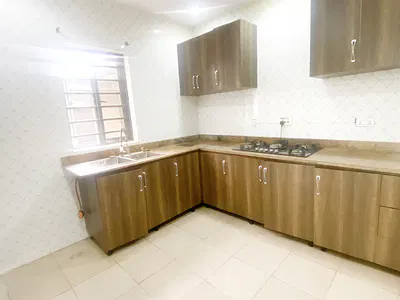 A Well Maintained Spacious 2 Bedroom Flat
