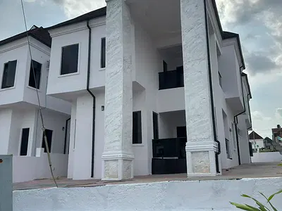 Luxury 4 Bedroom Duplex with BQ