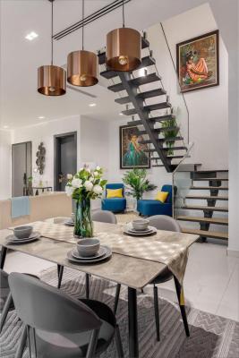 Luxury 2 Bedrooms Maisonette Apartment with Balconies, Pool and Gym