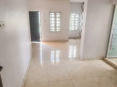 Lovely 1 Bedroom Flat Upstairs with 2 Toilet 1bath