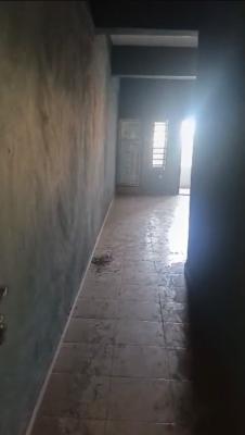 Decent 2bedroom Flat, Adekunle, Yaba, Lagos, Flat / Apartment for Rent