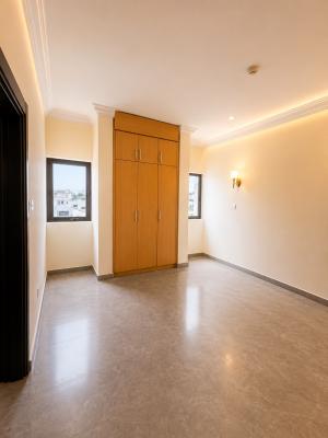 Luxury 3 Bedroom Apartment with BQ, Upstairs, 24 Hours Power