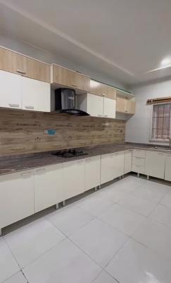 Spacious Mini Flat with Fully Fitted Kitchen { Video}