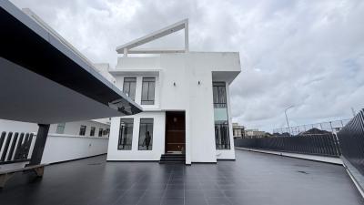 Exquisite 5 Bedroom Detached Duplex with Pool & Cinema