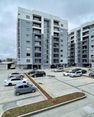 Luxury 3 Bedroom Apartment with a BQ Swimming Pool and Gym + Elevator