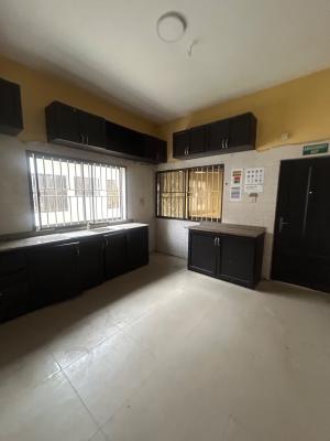Commercial Detached House with 2RMS BQ
