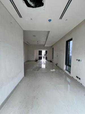 Expansive 6 Bedroom Detached with Pool, Cinema, Gym
