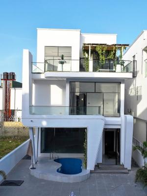 Luxurious 5-Bedrooms Fully Detached Duplex with Swimming Pool