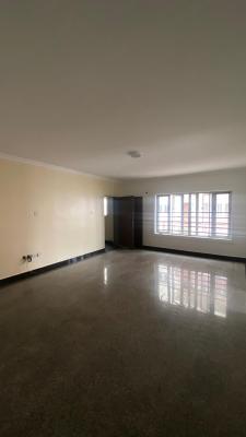 Well Maintained 2 Bedroom Apartment